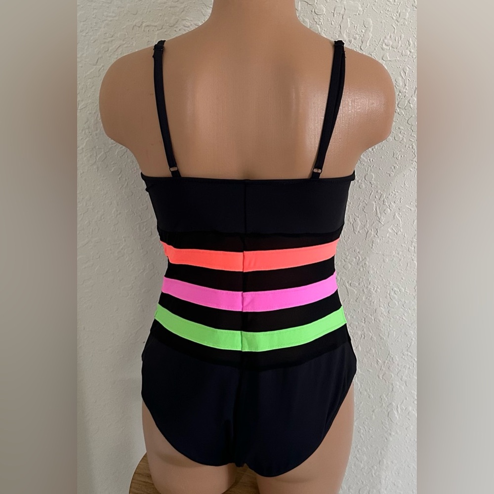 Vetchy MONTEGO Underwire Mesh Swimsuit - Picture 8 of 12